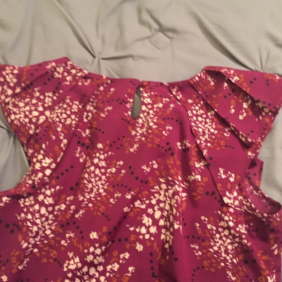 Cute Elle Blouse! - Picture 4 of 4